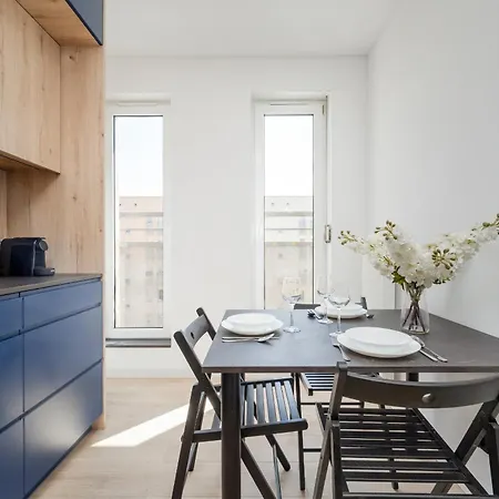 New Sunny 2 Bedroom With Parking And Air Conditioning By Renters Apartmán *