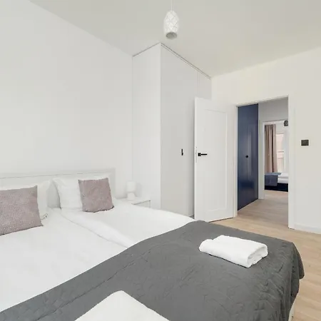 New Sunny 2 Bedroom With Parking And Air Conditioning By Renters Breslau