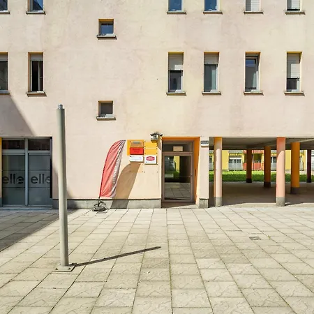 New Sunny 2 Bedroom With Parking And Air Conditioning By Renters