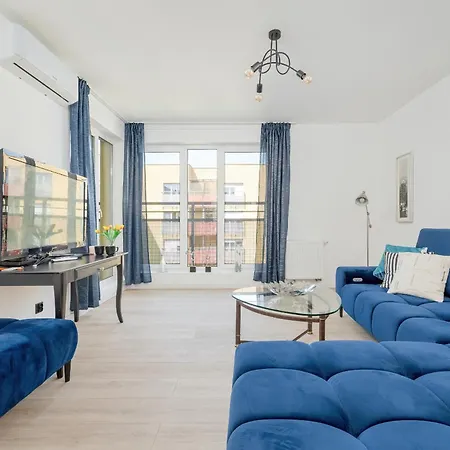 New Sunny 2 Bedroom With Parking And Air Conditioning By Renters