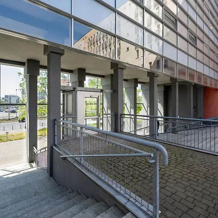 Apartment New Sunny 2 Bedroom With Parking And Air Conditioning By Renters *