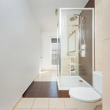 New Sunny 2 Bedroom With Parking And Air Conditioning By Renters Apartment