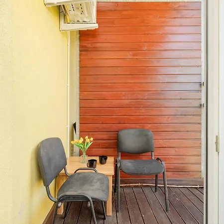 New Sunny 2 Bedroom With Parking And Air Conditioning By Renters Apartment Breslau